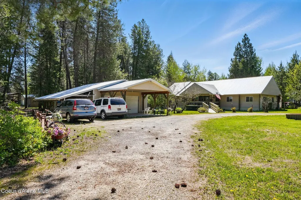 1601 Spades Road Sagle ID 83860