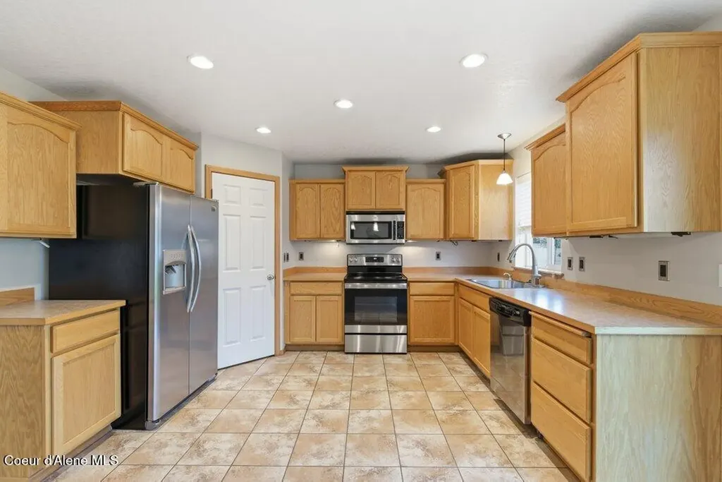 8312 N Courcelles Parkway Hayden ID 83835