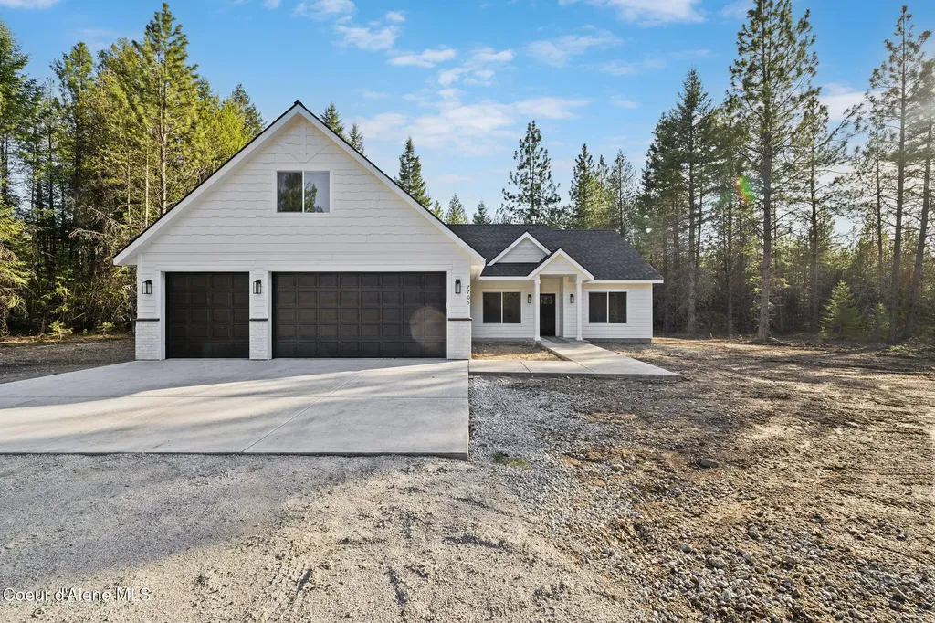 7705 E Howard Road Athol ID 83801