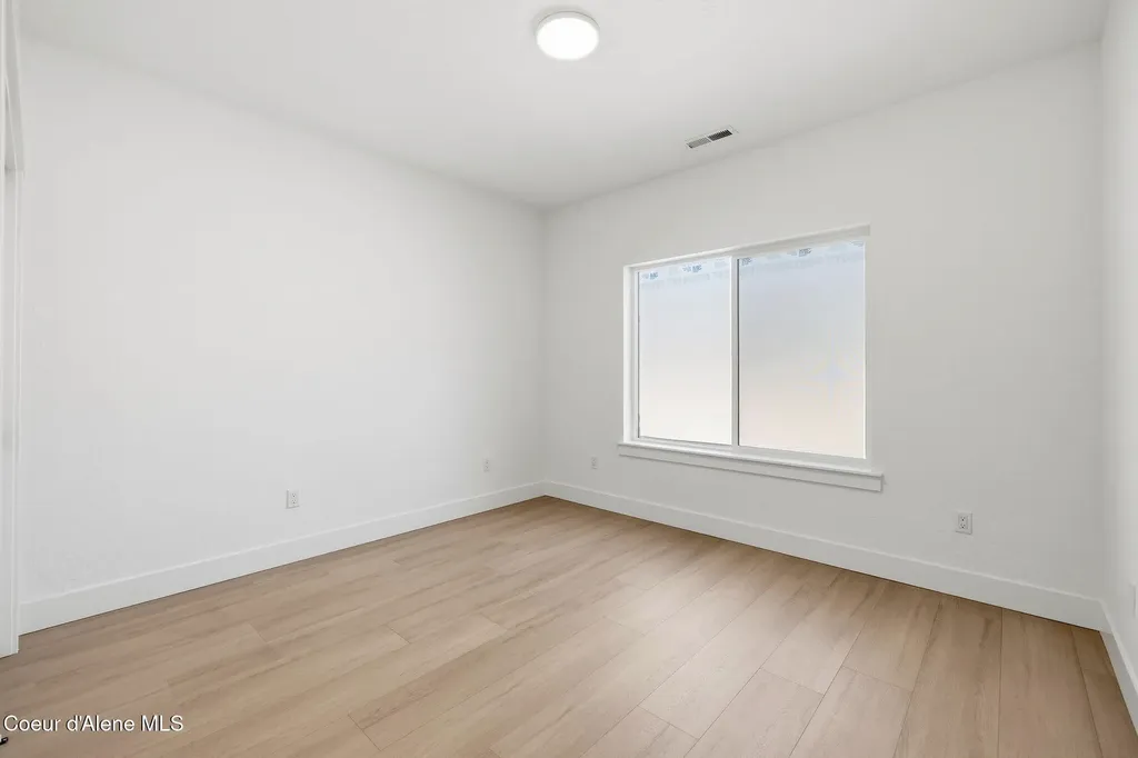 7705 E Howard Road Athol ID 83801
