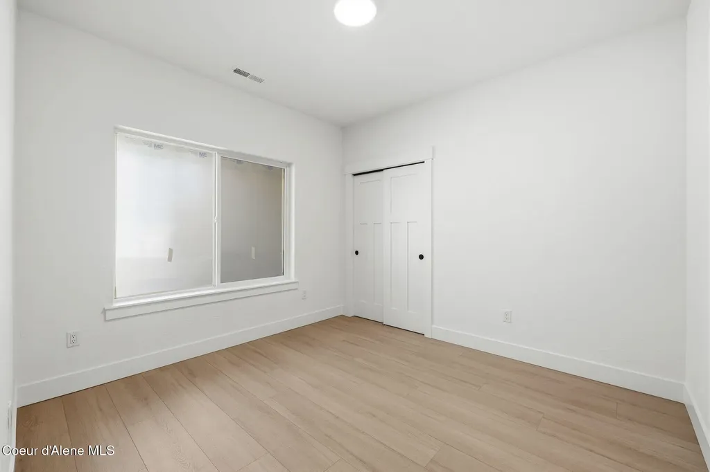 7705 E Howard Road Athol ID 83801