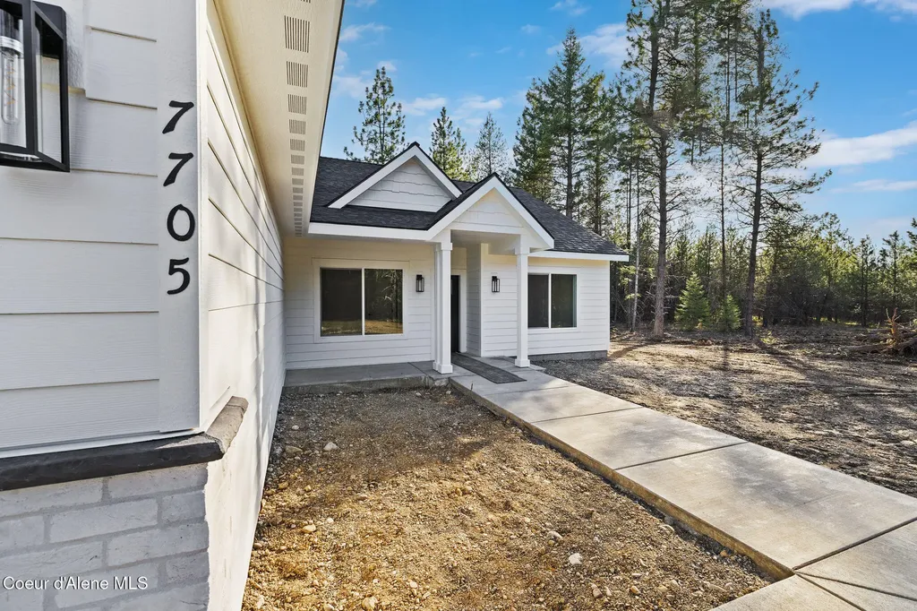 7705 E Howard Road Athol ID 83801