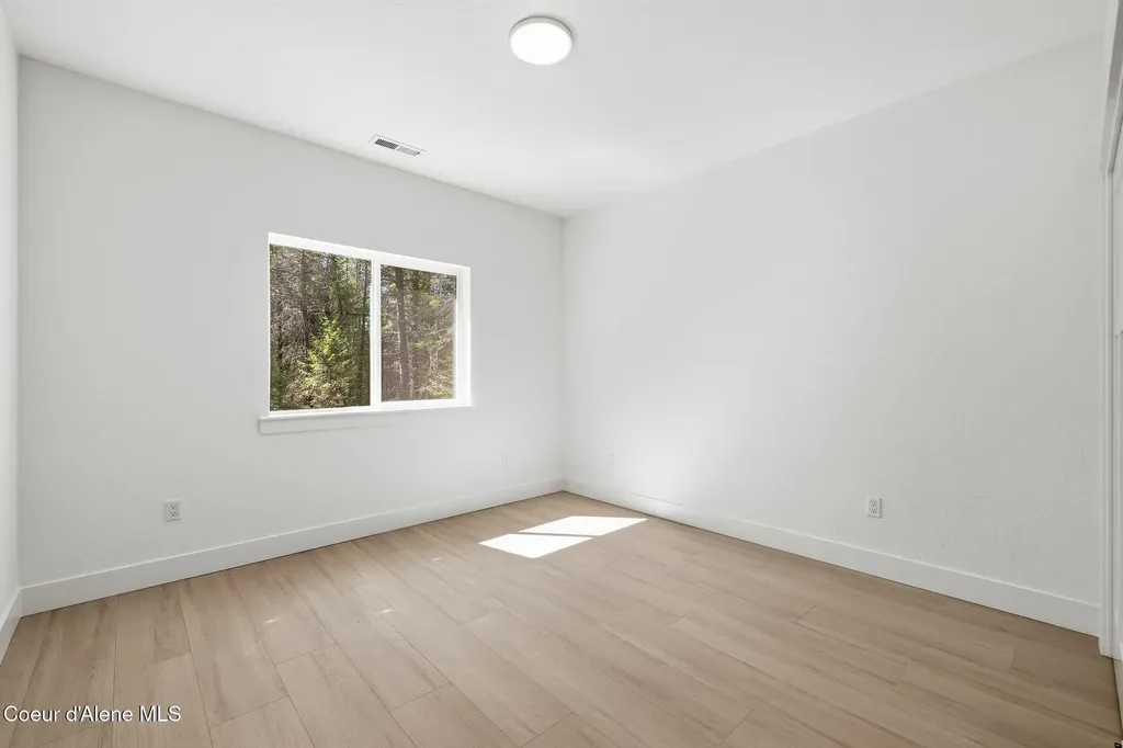 7705 E Howard Road Athol ID 83801