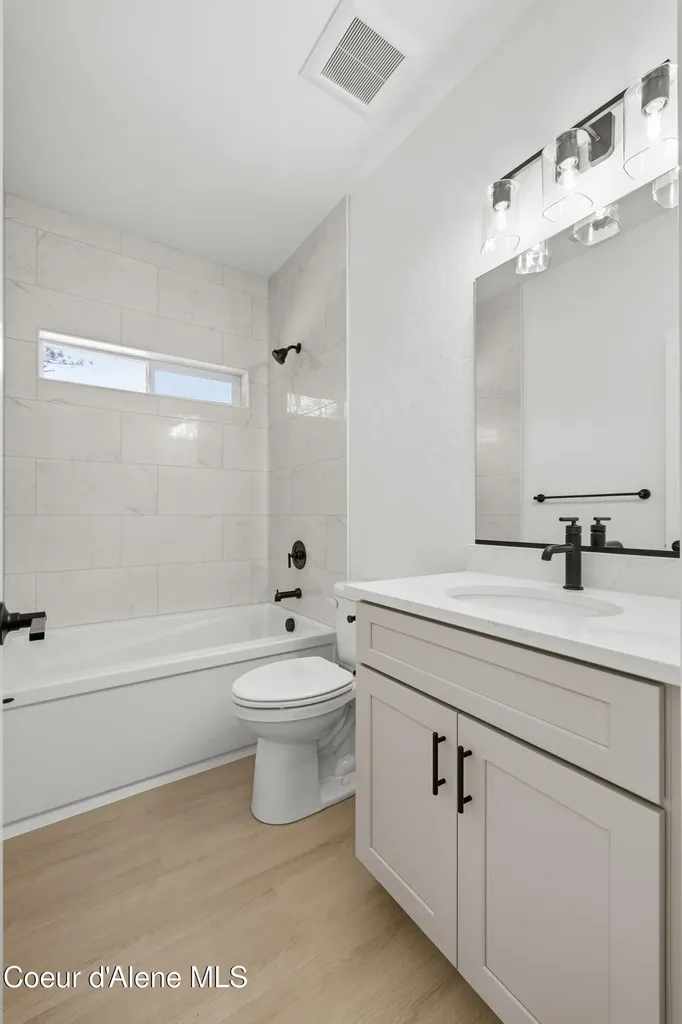 7705 E Howard Road Athol ID 83801
