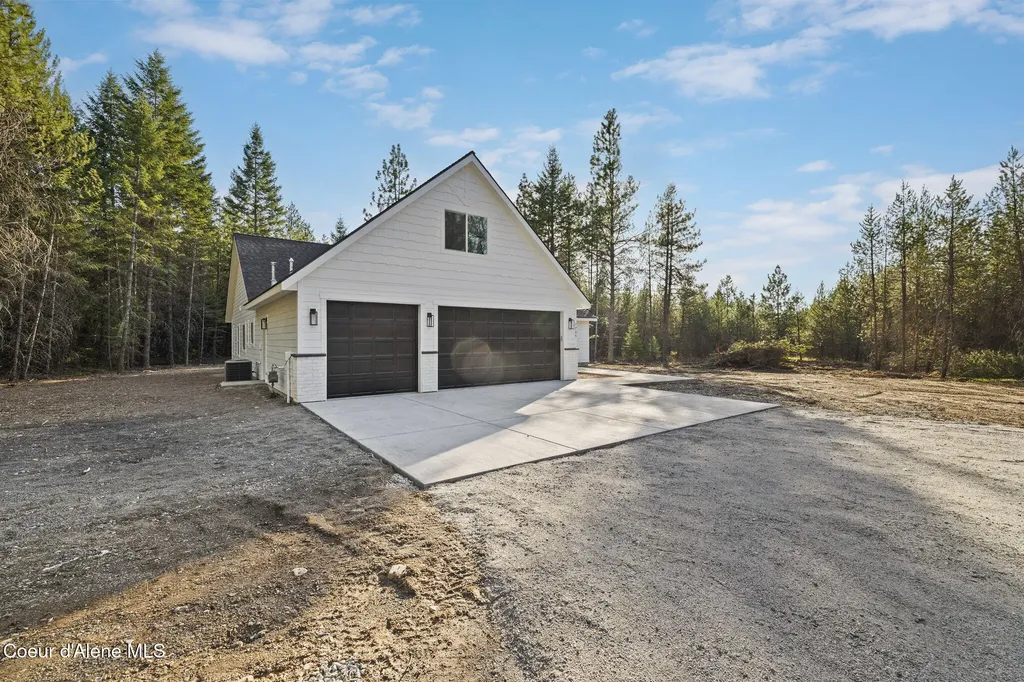 7705 E Howard Road Athol ID 83801