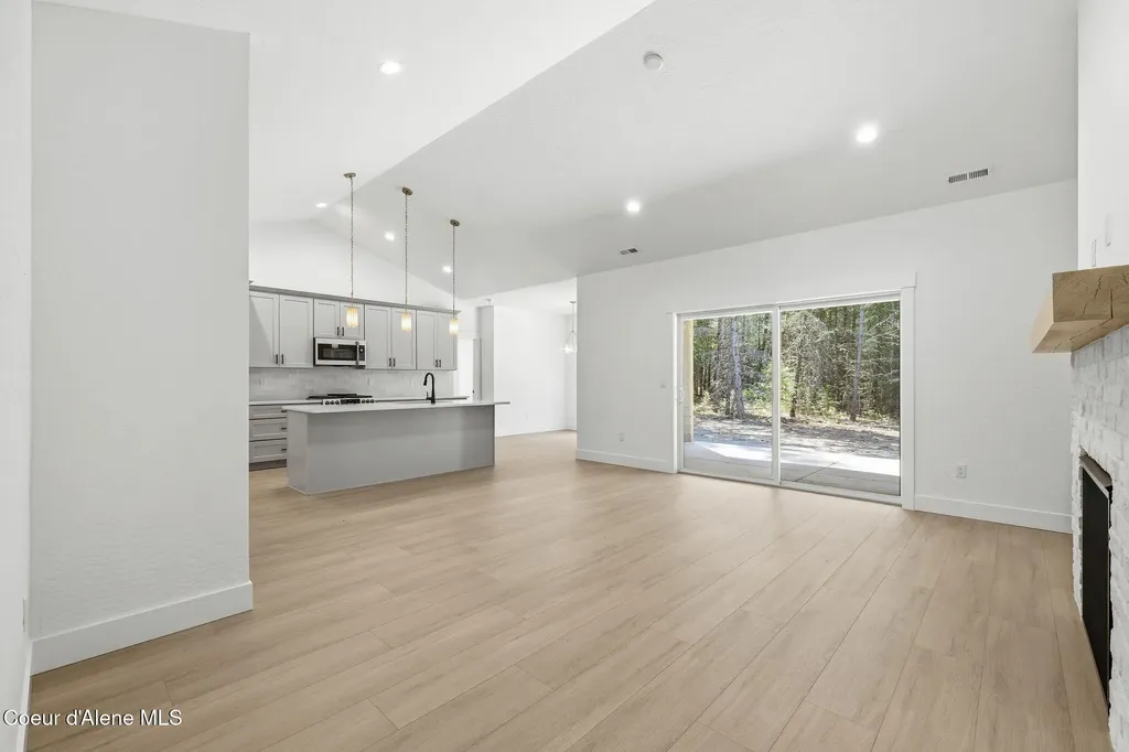 7705 E Howard Road Athol ID 83801