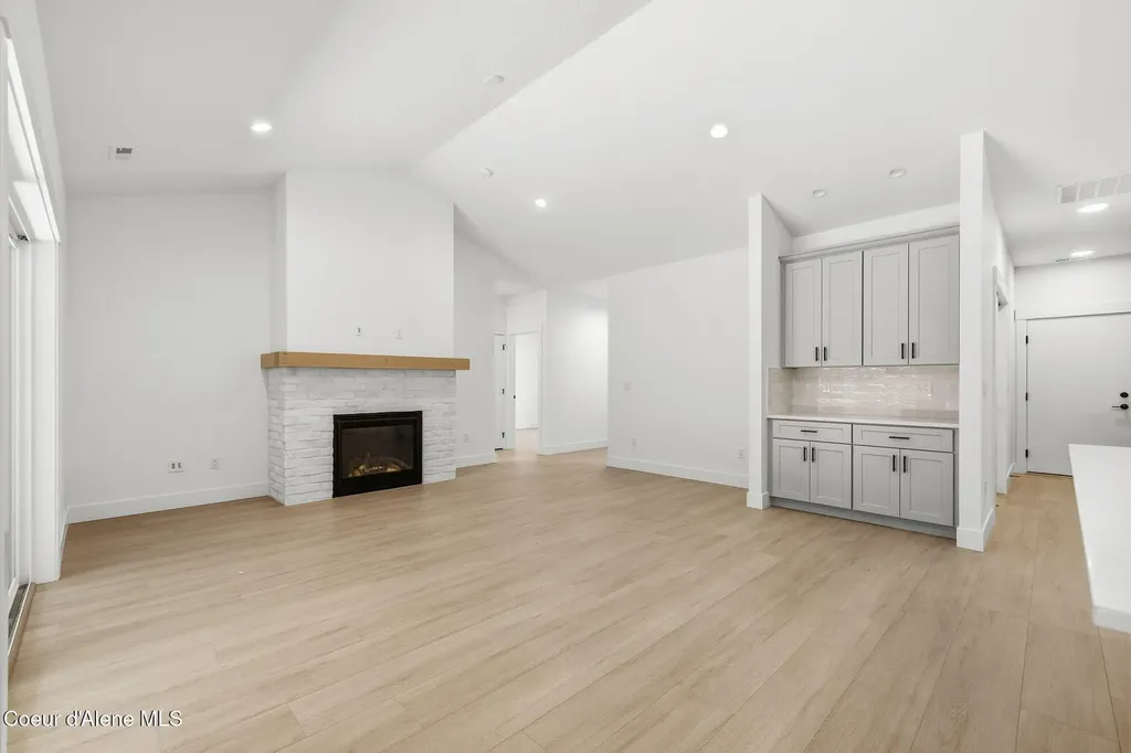 7705 E Howard Road Athol ID 83801