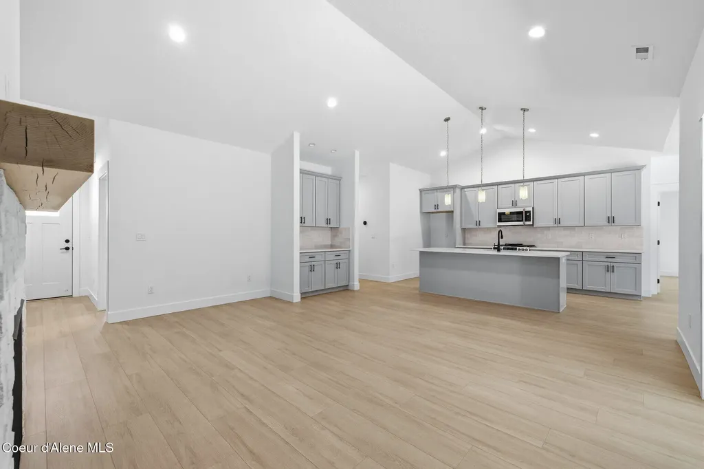 7705 E Howard Road Athol ID 83801