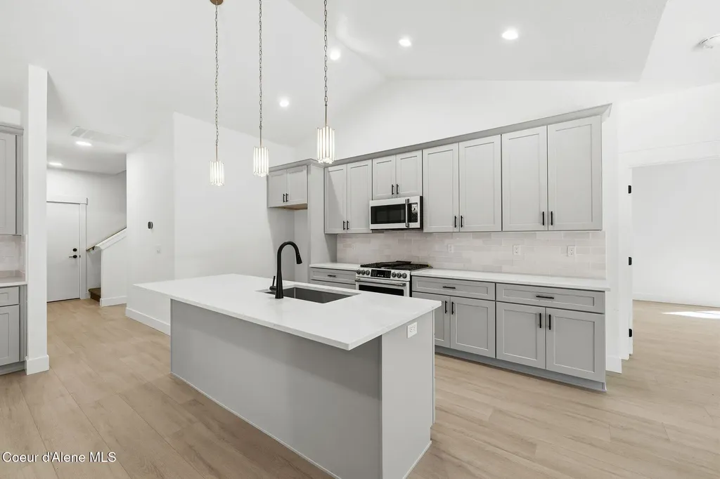 7705 E Howard Road Athol ID 83801