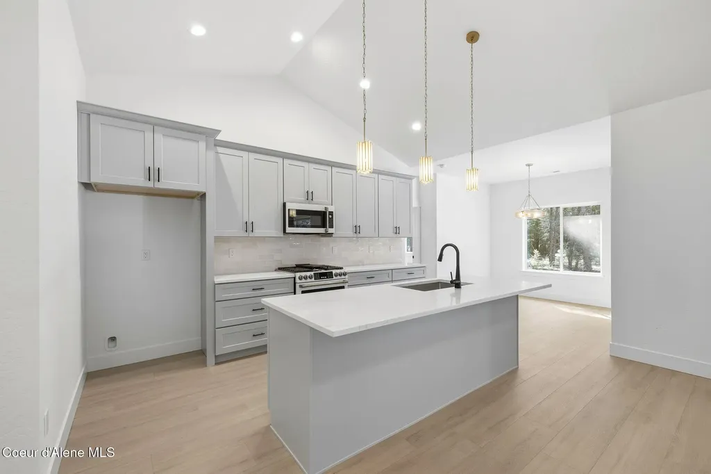 7705 E Howard Road Athol ID 83801