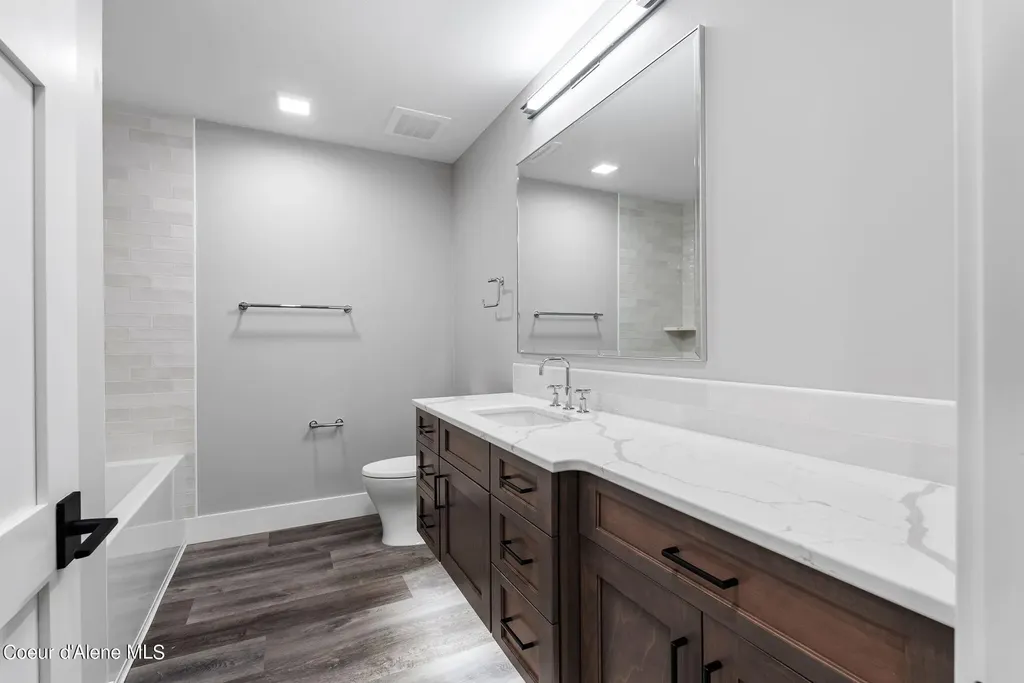 802 Sandpoint Avenue Sandpoint ID 83864