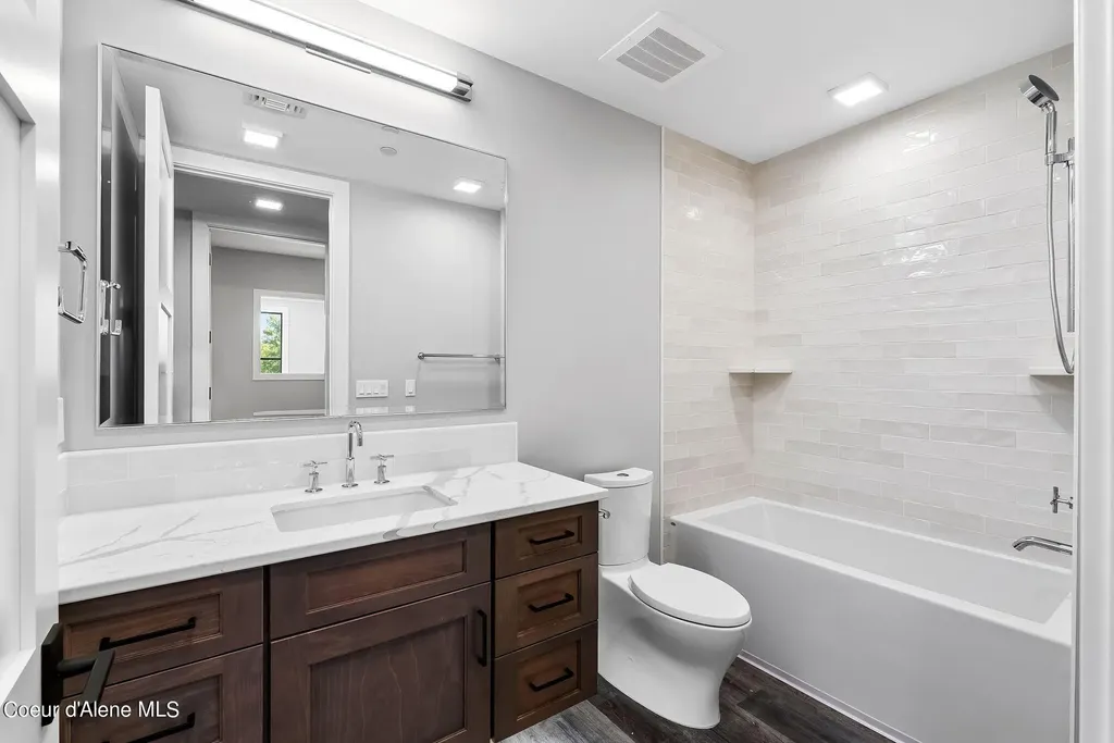 802 Sandpoint Avenue Sandpoint ID 83864