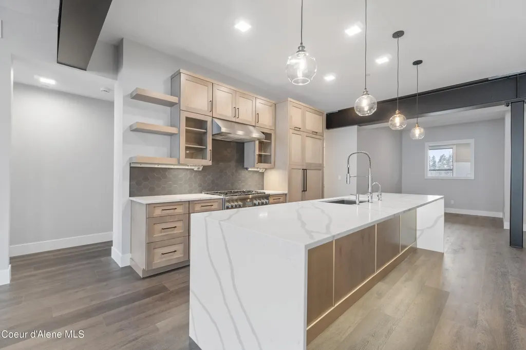 802 Sandpoint Avenue Sandpoint ID 83864