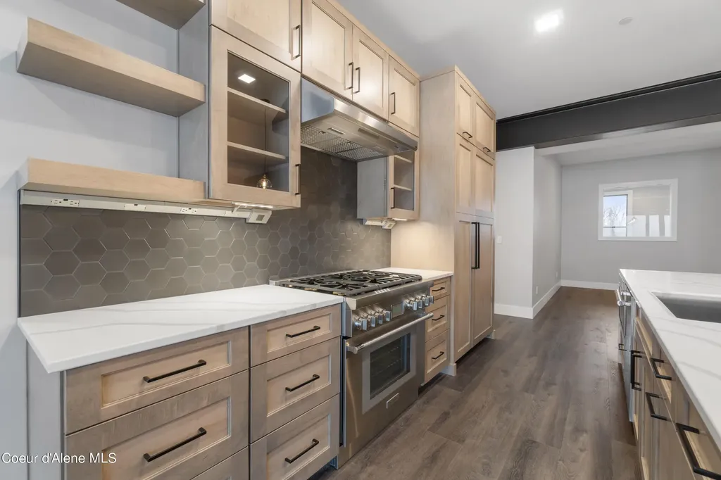 802 Sandpoint Avenue Sandpoint ID 83864