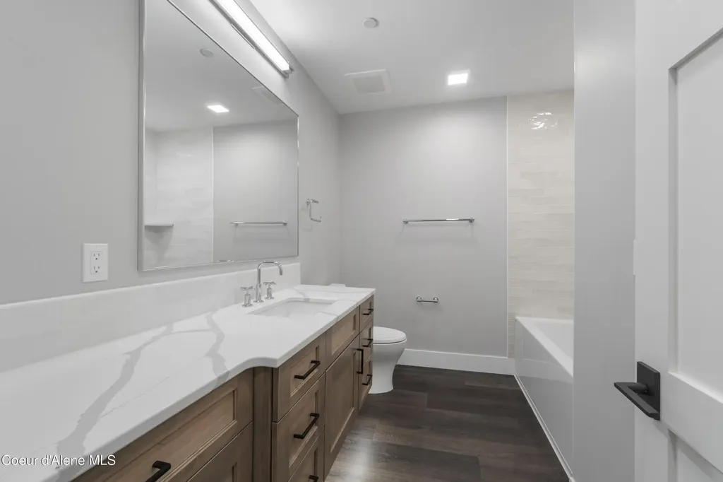 802 Sandpoint Avenue Sandpoint ID 83864