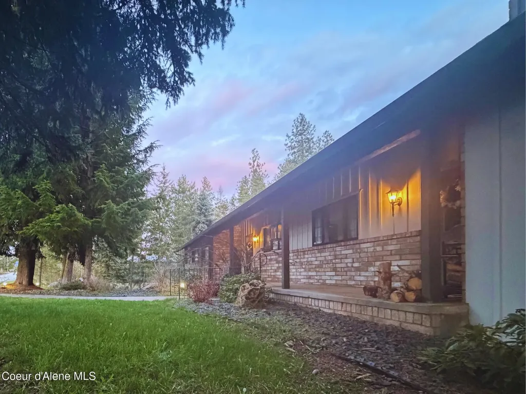 1996 E Lancaster Road Hayden ID 83835