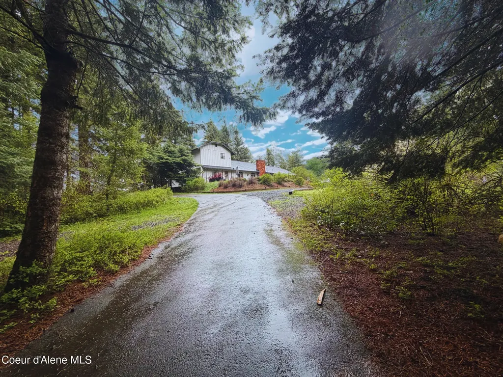 1996 E Lancaster Road Hayden ID 83835