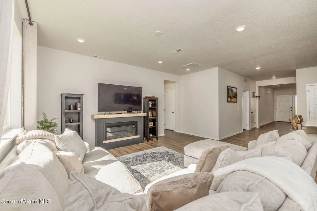 797 E Burdock Loop Hayden ID 83835