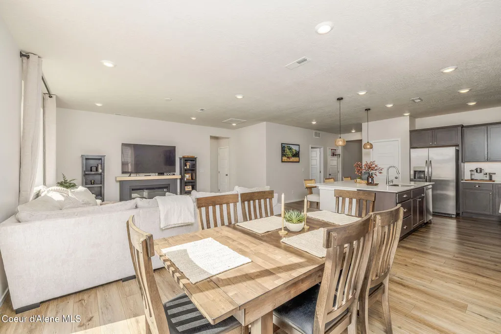 797 E Burdock Loop Hayden ID 83835