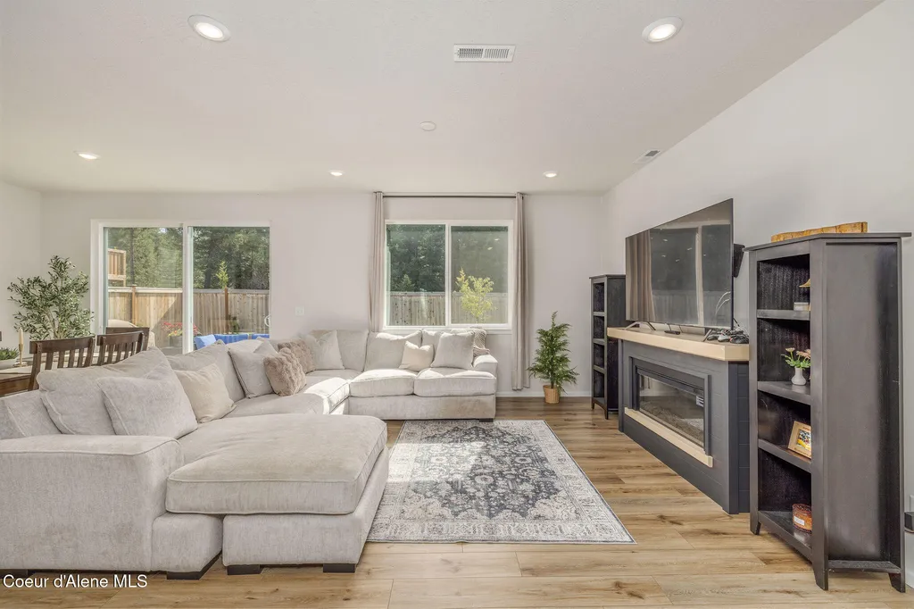 797 E Burdock Loop Hayden ID 83835