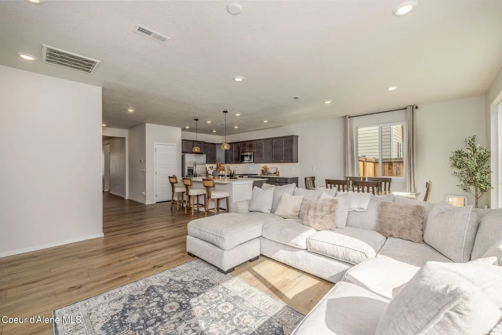 797 E Burdock Loop Hayden ID 83835