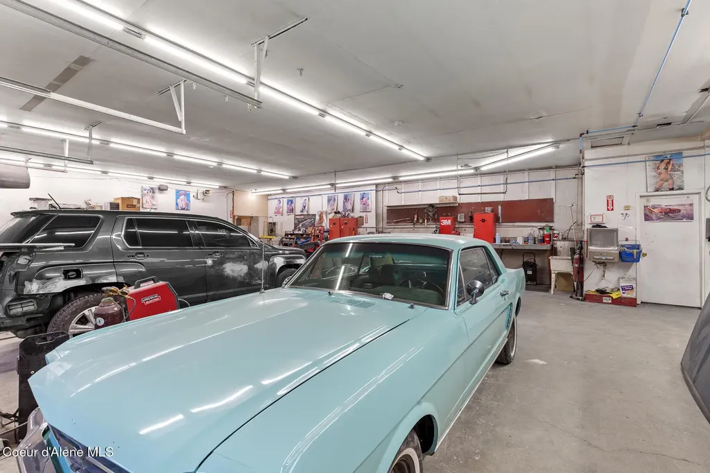 256 W Dakota Avenue Hayden ID 83835
