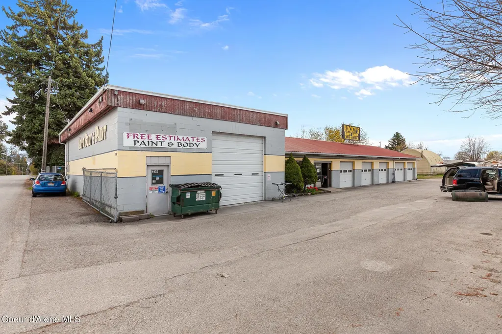 256 W Dakota Avenue Hayden ID 83835
