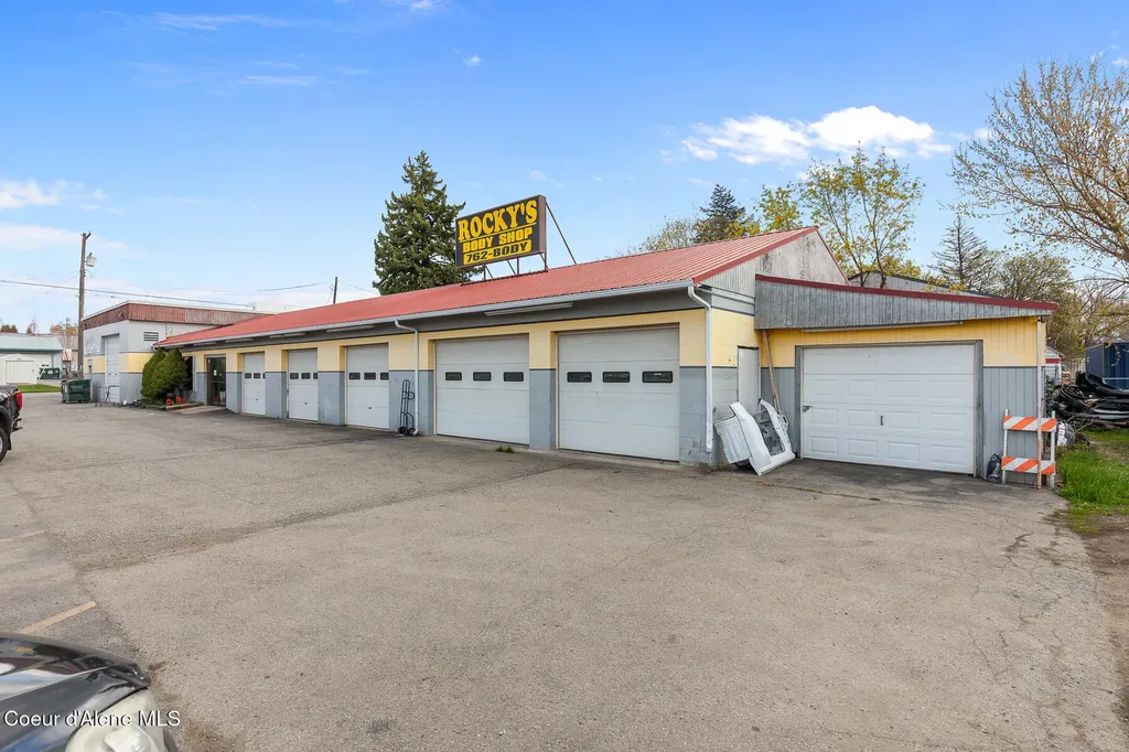 256 W Dakota Avenue Hayden ID 83835