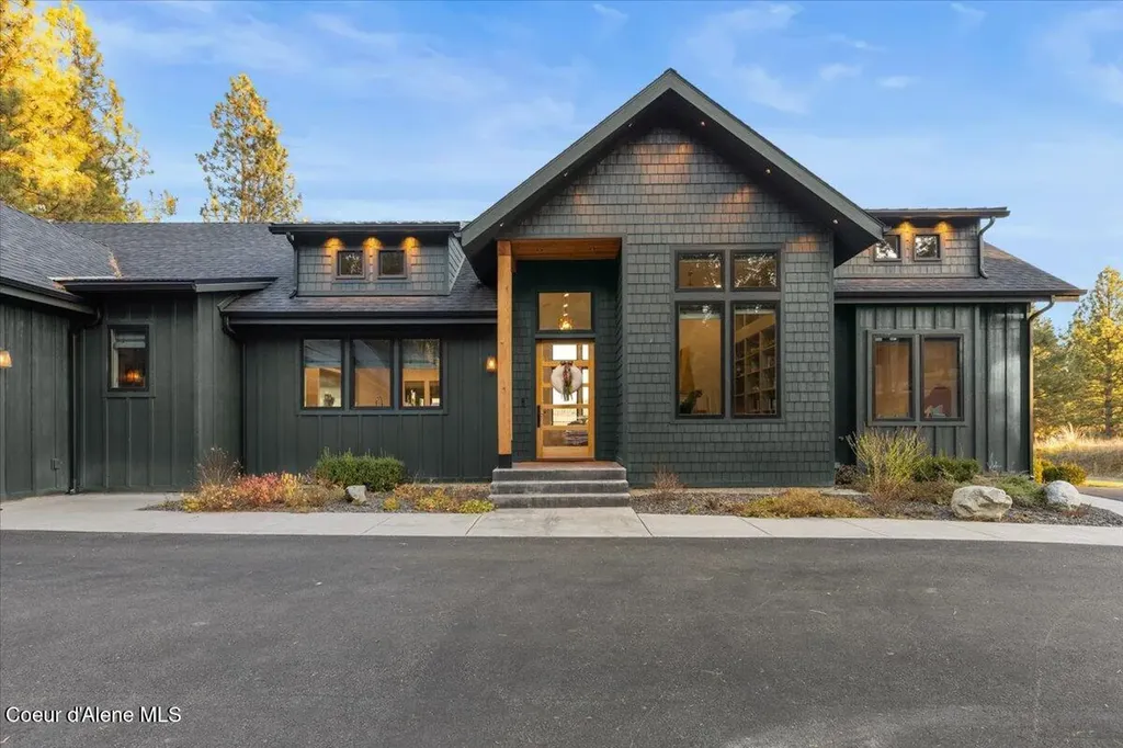 13846 N Hauser Lake Road Hauser ID 83854
