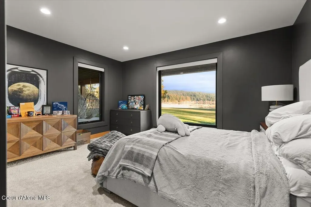 13846 N Hauser Lake Road Hauser ID 83854