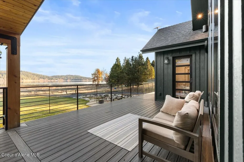 13846 N Hauser Lake Road Hauser ID 83854