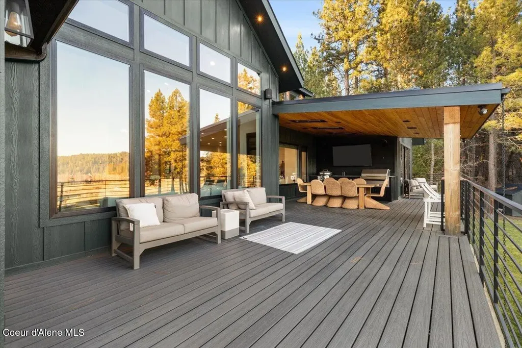 13846 N Hauser Lake Road Hauser ID 83854