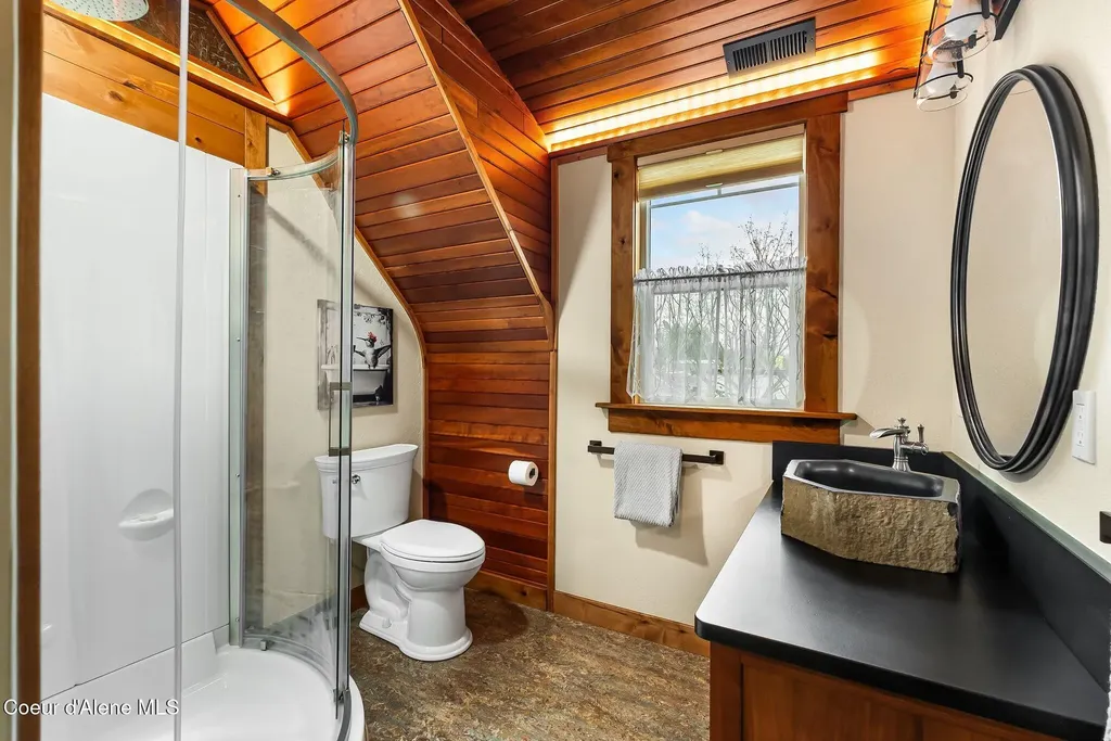 710 Pine Street Sandpoint ID 83864