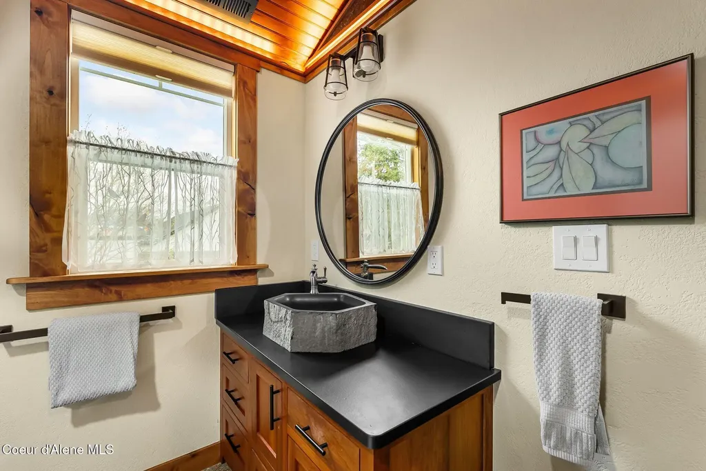 710 Pine Street Sandpoint ID 83864