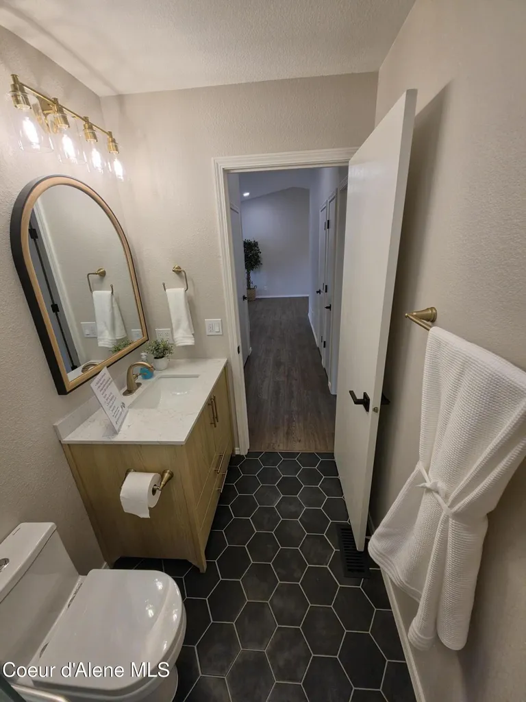 208 S Riverwood Court Post Falls ID 83854