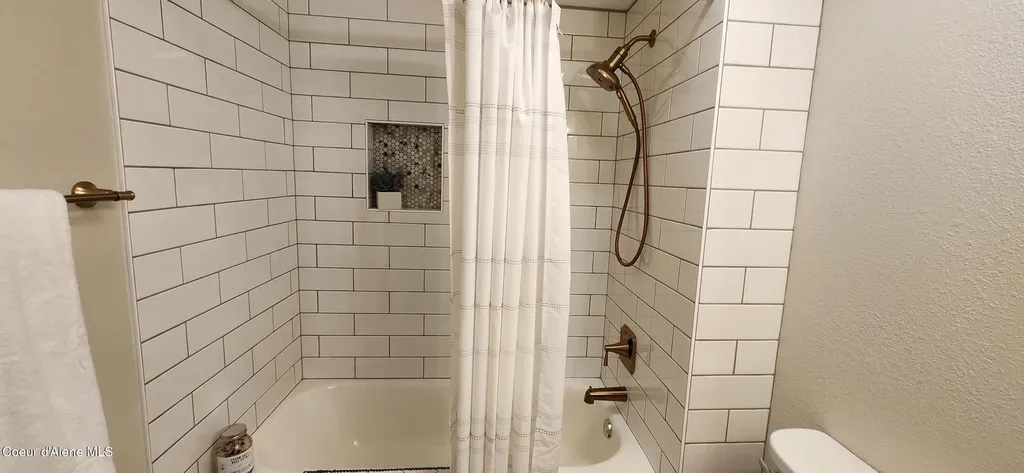 208 S Riverwood Court Post Falls ID 83854