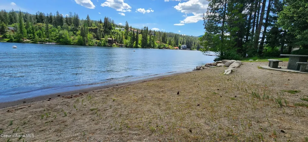 208 S Riverwood Court Post Falls ID 83854