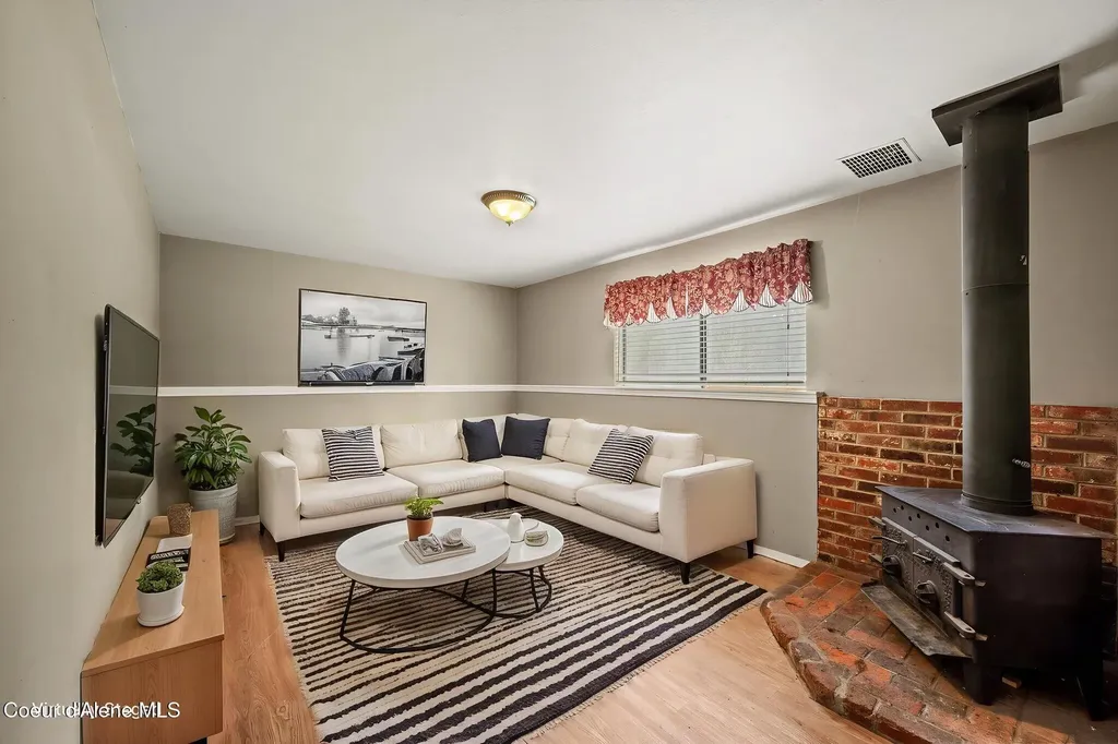 115 Belair Drive Pinehurst ID 83850