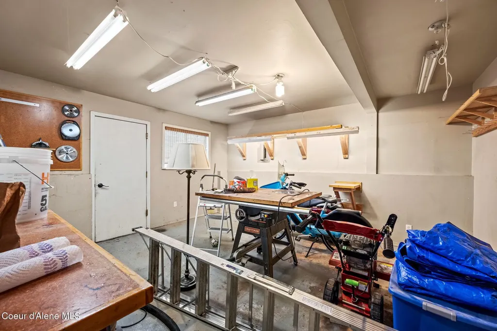 115 Belair Drive Pinehurst ID 83850