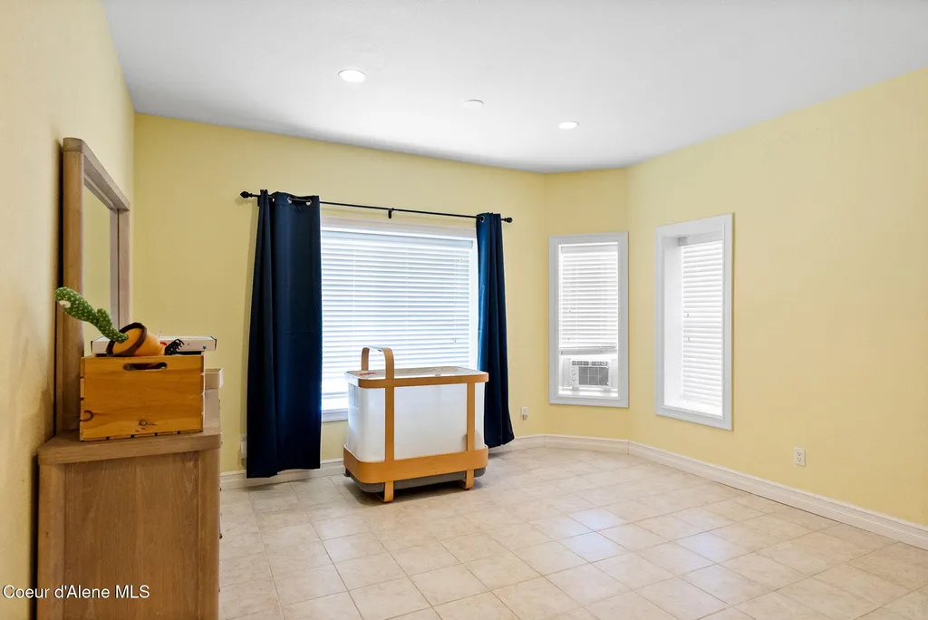 2953 E Badger Road Harrison ID 83833