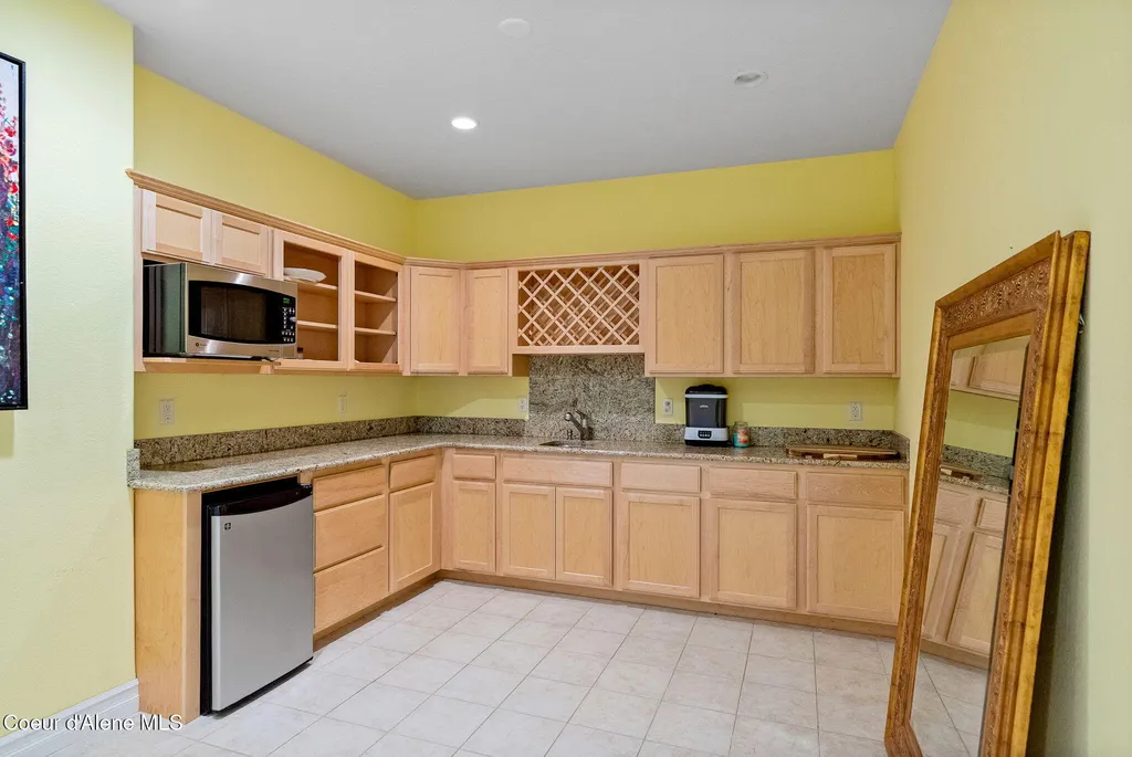 2953 E Badger Road Harrison ID 83833