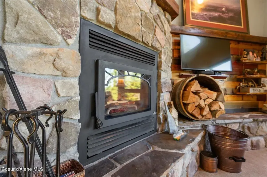 24102 N Derting Road Hayden ID 83835