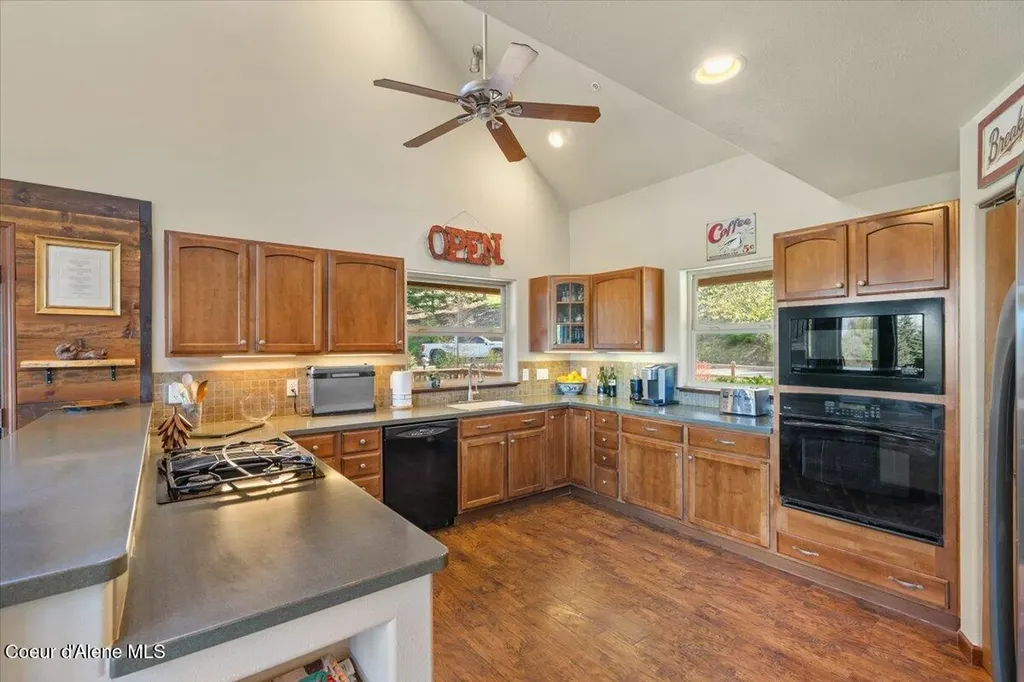24102 N Derting Road Hayden ID 83835