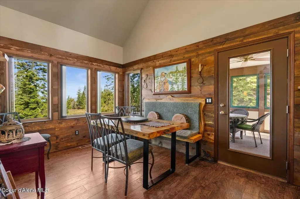 24102 N Derting Road Hayden ID 83835