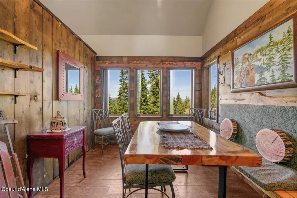 24102 N Derting Road Hayden ID 83835