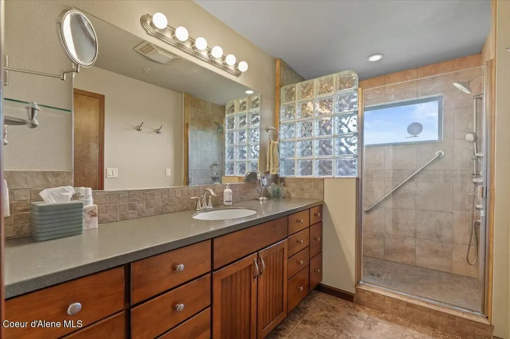 24102 N Derting Road Hayden ID 83835