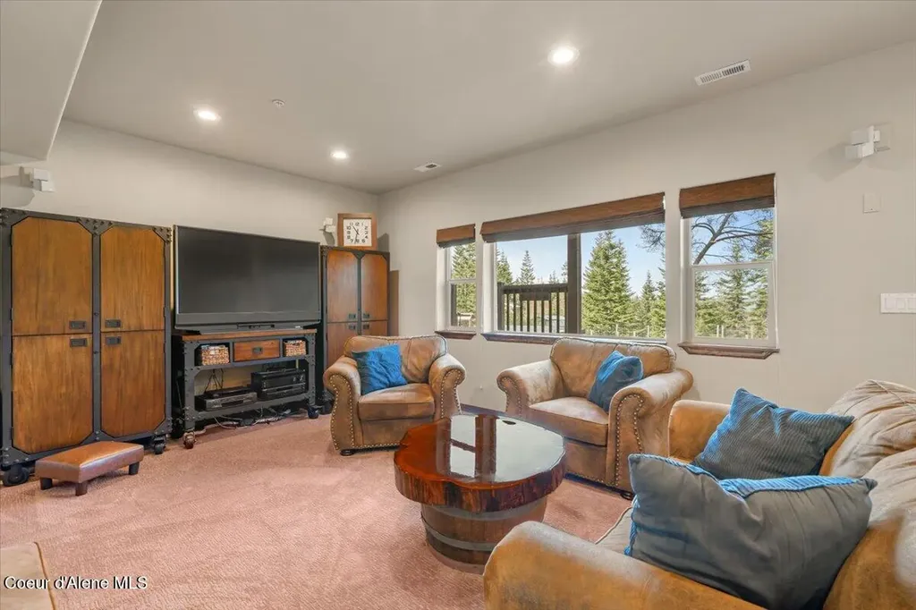 24102 N Derting Road Hayden ID 83835