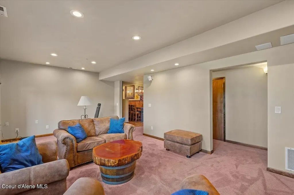 24102 N Derting Road Hayden ID 83835