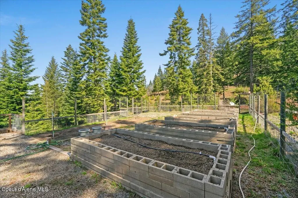 24102 N Derting Road Hayden ID 83835