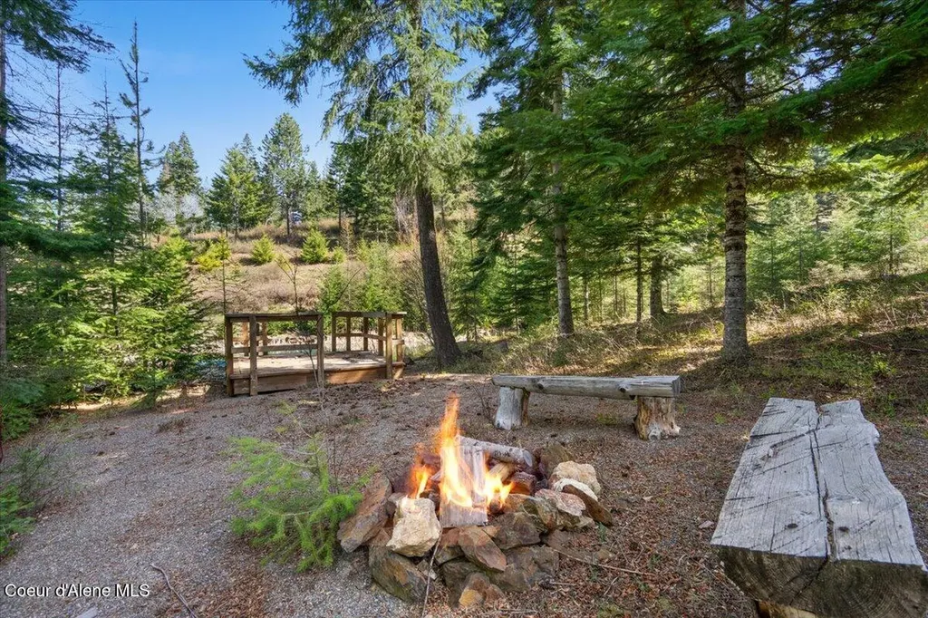 24102 N Derting Road Hayden ID 83835
